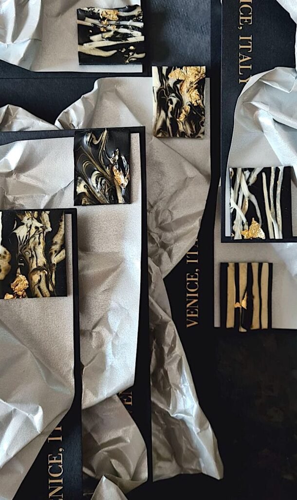 Crumpled silver metal paper invitations paired with black marble wax seals - 1